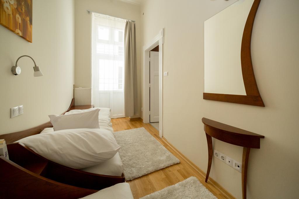 Family Buddha Apartment Boedapest Buitenkant foto