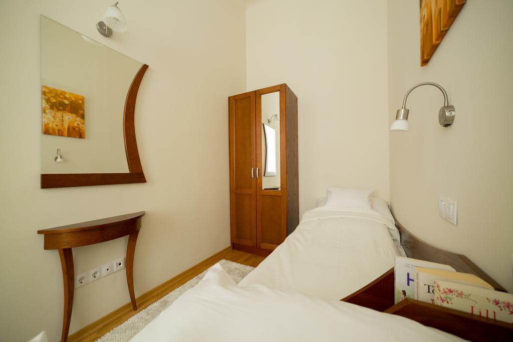 Family Buddha Apartment Boedapest Buitenkant foto
