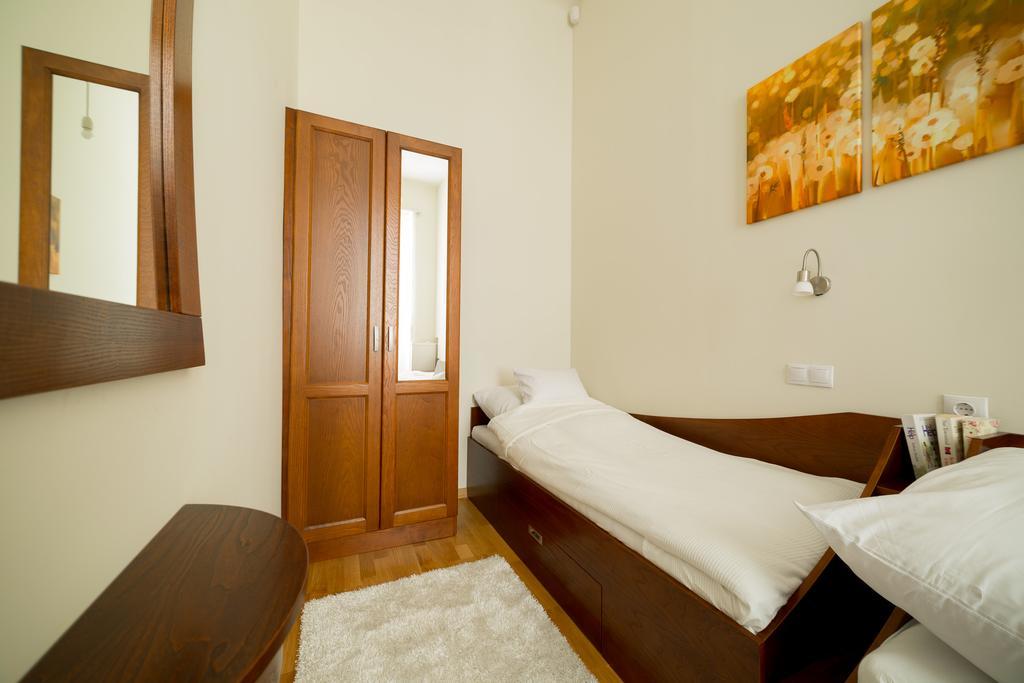 Family Buddha Apartment Boedapest Buitenkant foto