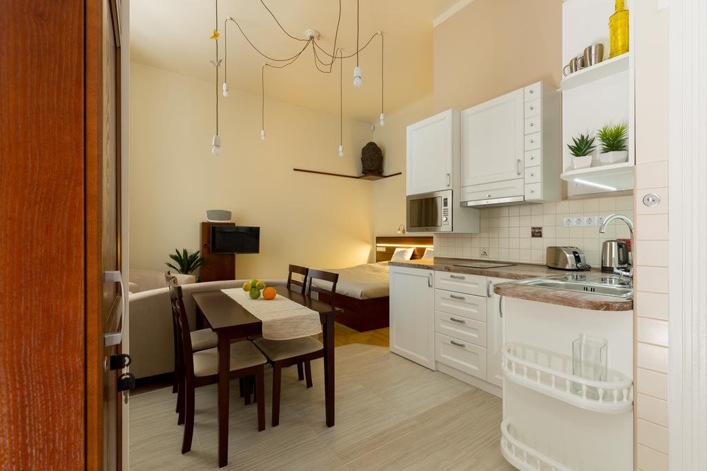 Family Buddha Apartment Boedapest Buitenkant foto